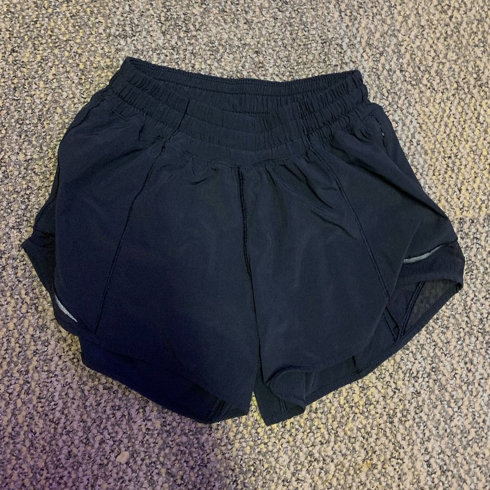 Lululemon Hotty Hot shorts 2.5" size 2